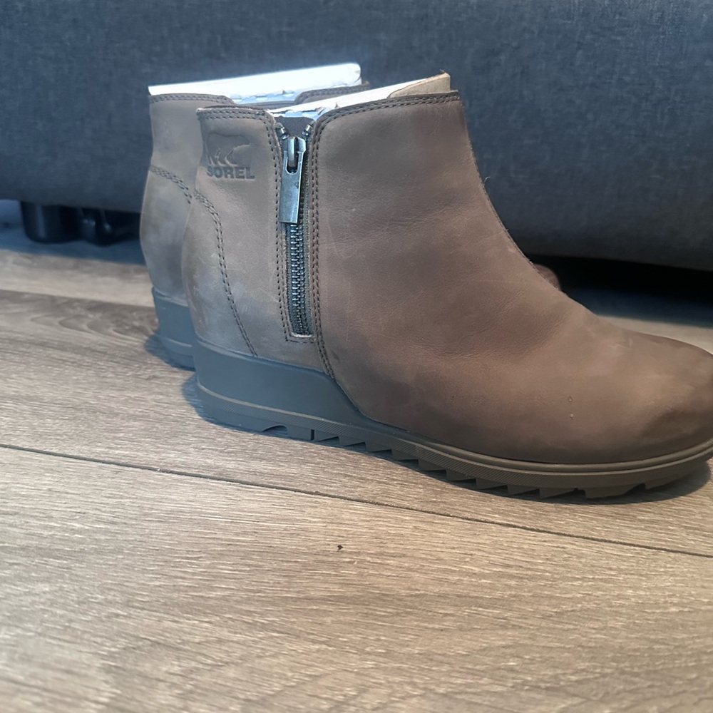 Sorel Women’s Gray  Zip Boots